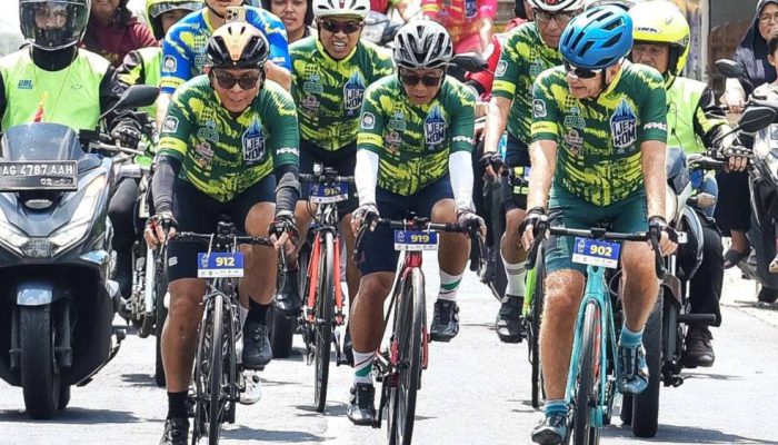 Dwi Soetjipto, 69 Tahun, Taklukkan Tanjakan Ekstrem Ijen dalam Blue Fire KOM 2025