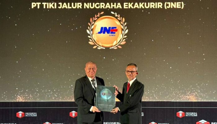 Usung Semangat “Connecting Happiness”, JNE Dinobatkan sebagai Courier of The Year ILA 2025