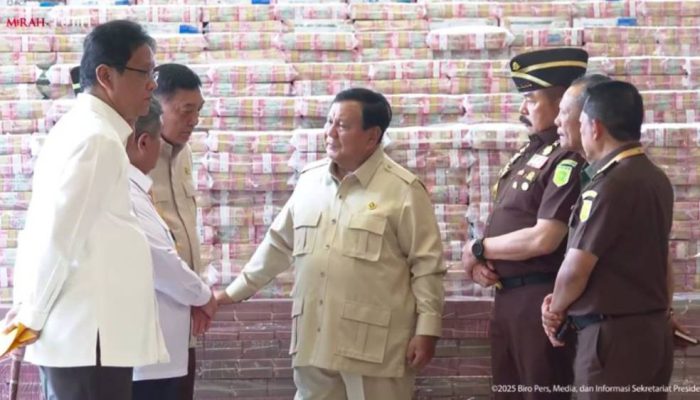 Presiden Prabowo Saksikan Penyerahan Uang Negara Rp13,2 Triliun dari Kejaksaan Agung ke Kementerian Keuangan