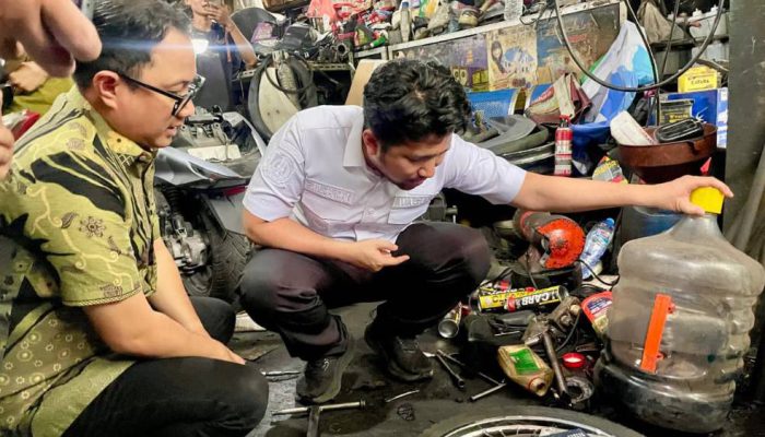 Emil Dardak Tinjau Bengkel Penanganan Keluhan Pertalite di Surabaya