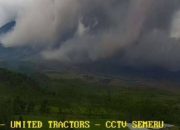 Aktivitas Vulkanik Meningkat, Semeru Luncurkan Awan Panas Hingga 4 Km