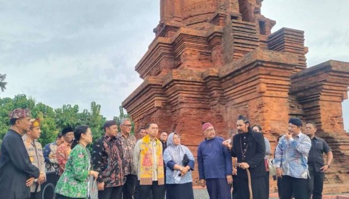 Kunjungi Probolinggo, Menbud Fadli Zon Puji Revitalisasi Candi Jabung