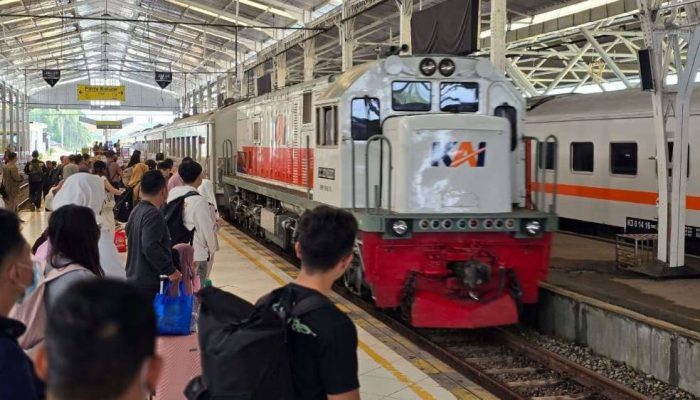 Lonjakan Penumpang Lebaran, Okupansi Kereta Api Capai Lebih dari 100 Persen