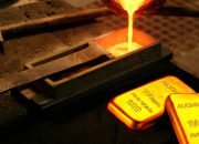 Emas Terjun Bebas 9,5 Persen, Rekor Terburuk dalam 14 Tahun Terakhir