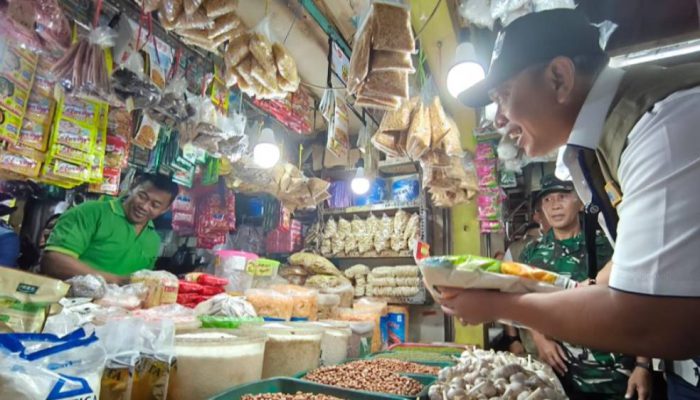 Dirut Bulog Sidak Pasar Wonokromo, Harga Pangan Stabil dan Cenderung Turun