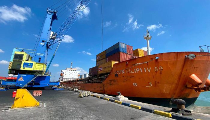 EAZI TPK Berlian Pangkas Waktu STS, Pergantian Kapal Hanya 29 Menit