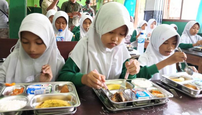 Badan Gizi Nasional Efisiensi Anggaran Rp30 Triliun, Pagu MBG 2027 Disepakati Rp240,20 Triliun