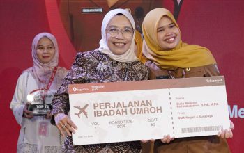 Telkomsel Apresiasi Guru SMAN 4 Surabaya, Sofie Mellyani Juara Terpujilah GURU